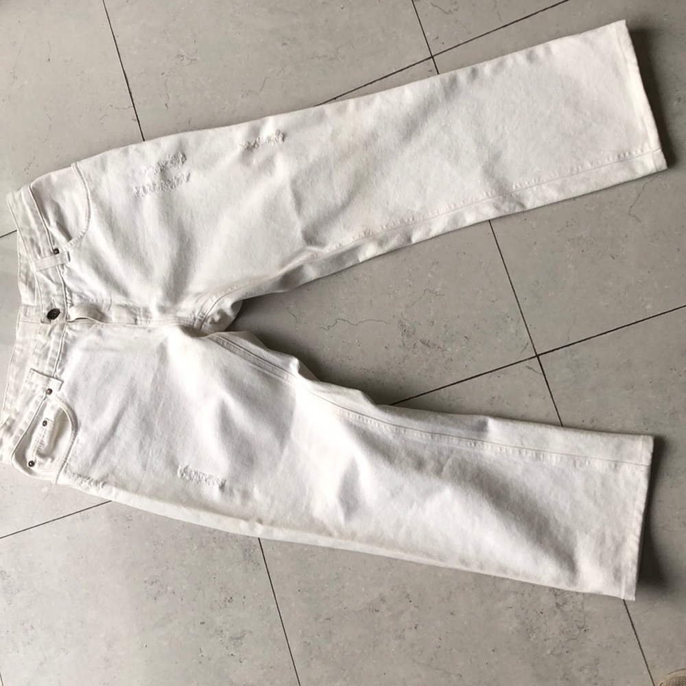 Like new white distressed denim jeans